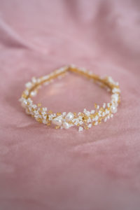 Ślubna opaska do włosów złota z perłami