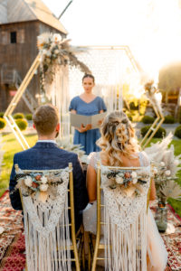 Zdjęcie ze ślubu w plenerze w stylu boho